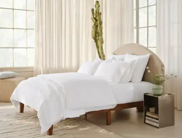 SP25 EEcom FloretEmbroideredBed AlpineWhite A 024 1 21efa54b 7b4b 4aa1 a220 b1990e58afe0