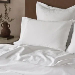 SP25 EEcom HeritageJacquardBorderBed AlpineWhite B 024 43bacc20 2e82 4e8c 806b 397e3bf2cb6b