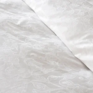 SP25 EEcom HeritageJacquardDuvet AlpineWhite B 104 787bec61 3446 480a b873 cb2d0573aff6