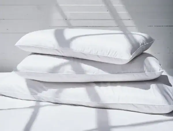 pdp moldedlatexpillow stack white f19 c 2b114d0b 8619 48c1 bbc3 a5f7e61de450
