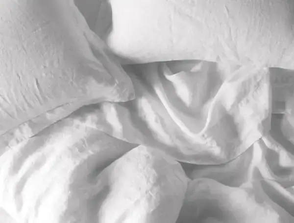 pdp organic linen duvetcover alpinewhite bedoverhead f17 1 9c0d8d67 ce3e 4873 80aa 3b132fbb8d91