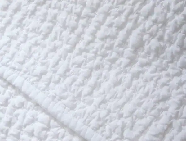 pdp pebbledhandstitched quilt alpinewhite  sp23 details  11640 3 e045c20c 47f2 4d02 98c4 9650140d9e00