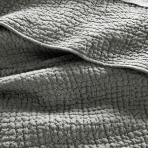 pebbledquilt duvetcover grey lifestyle details f17 v3 2 9c19aff2 f1c7 4645 aa28 789ec6e142f5